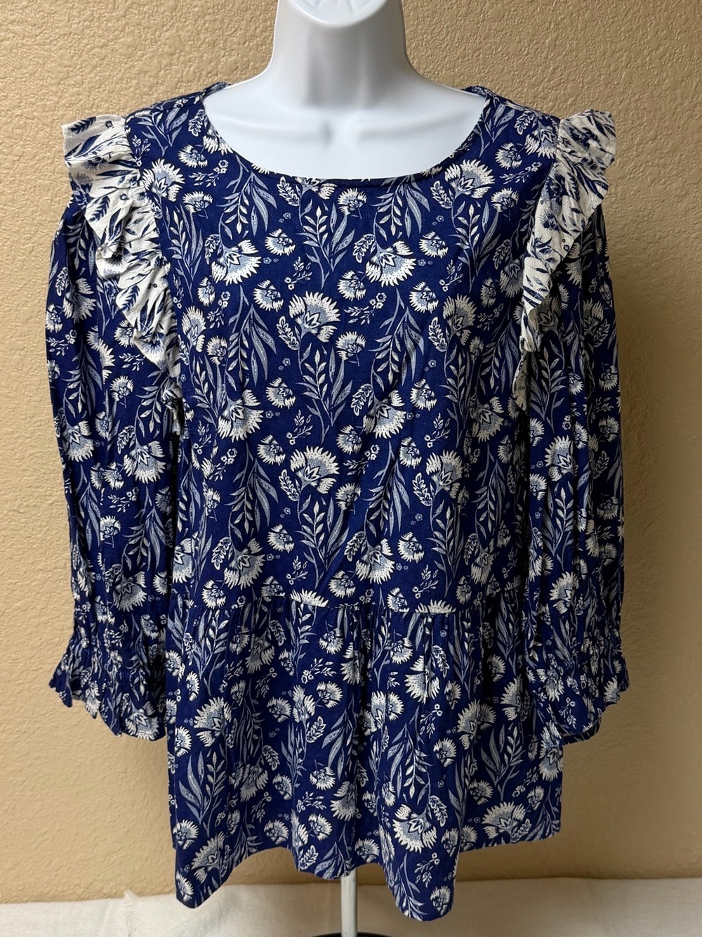 4/$20 Universal Thread Blue Floral Ruffle-Sleeve Peplum Top
